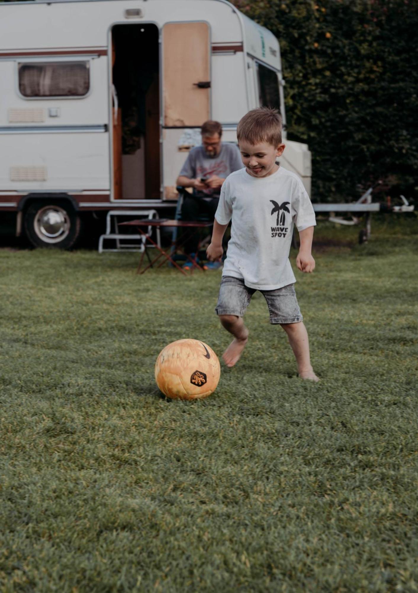 Camping De Tulpenweide Lege Kampeerplaats, Lege Plaats Op Het Gras Zonder Bed Breezand Exteriör bild