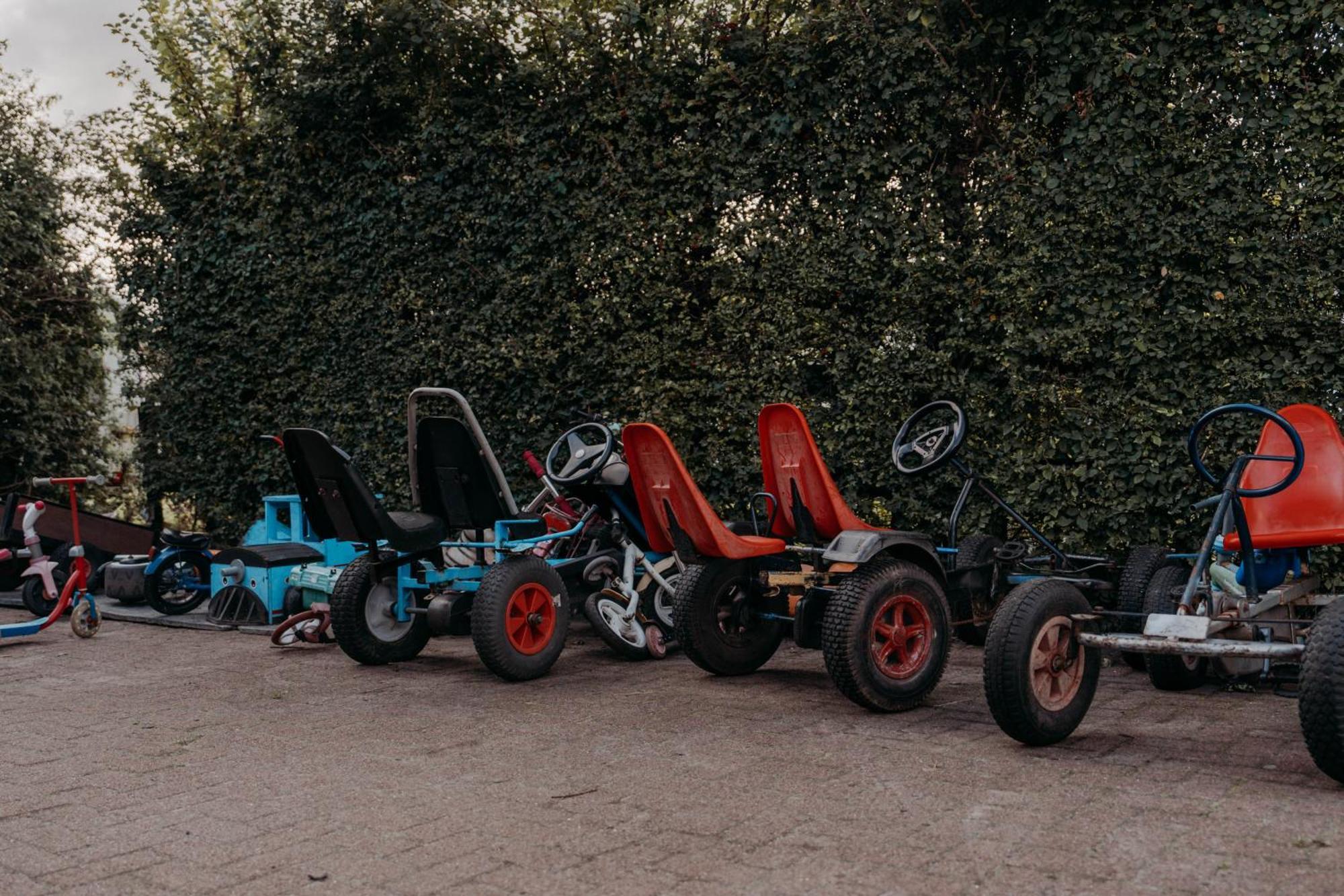 Camping De Tulpenweide Lege Kampeerplaats, Lege Plaats Op Het Gras Zonder Bed Breezand Exteriör bild